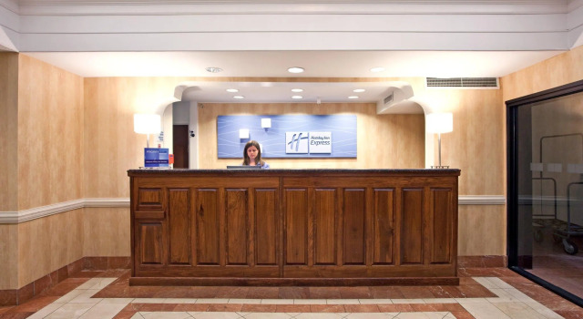 Holiday Inn Express & Suites Milton East I-10, Varaa Hotelli Milton Panhandle Florida