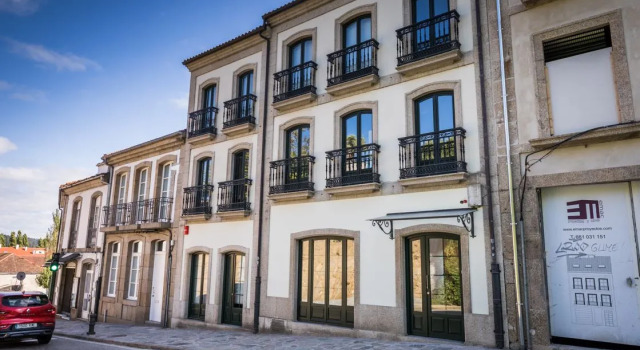 Hotel Pombal Rooms, Забронировать Отель Отели Сантьяго-де-Компостелы с парковкой, рядом с Estatua de Afonso II, Парковка