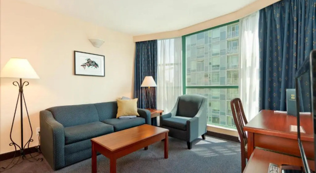 Двухместный люкс Deluxe Rosedale on Robson Suite Hotel