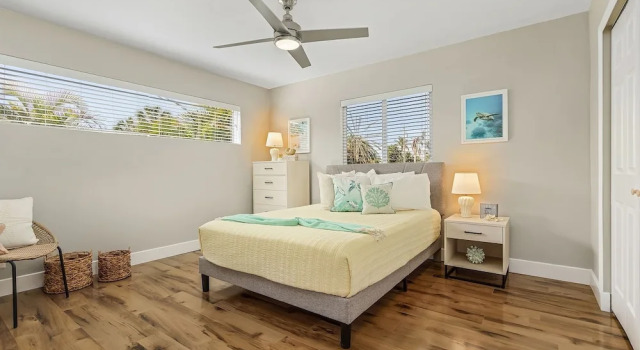 Beach Haven - 240 Virginia Ave - Bogo24 4 Bedroom Home by RedAwning, Fort Myers Beach, Забронировать Отель Отели в центре Форт-Майерс-Бич, в центре