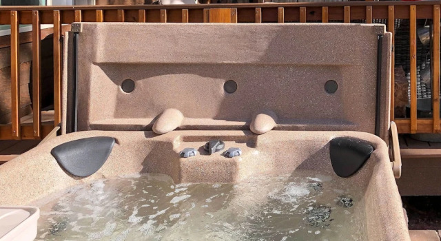 Hot Tub & Ponderosa Views! Luxe Cabin in Lakeside, Prenota Casa vacanze Pinetop-Lakeside Arizona