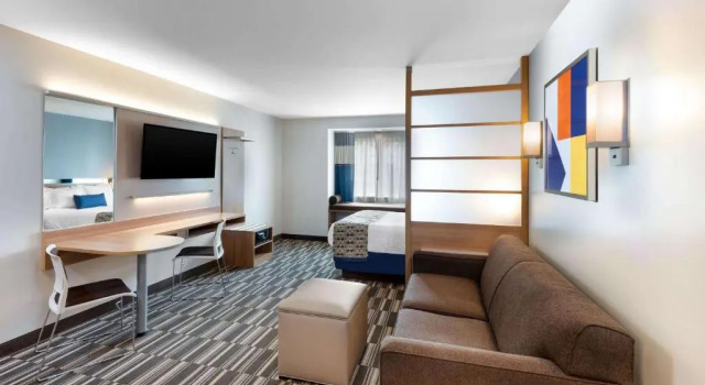 Люкс Microtel Inn & Suites by Wyndham Farmington