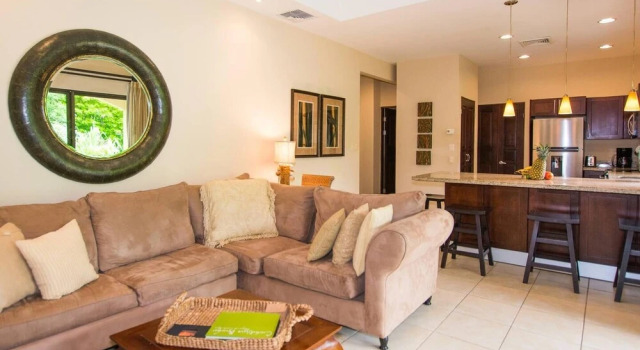 Casa del Sol-4 Secured and Quiet Complex - Minute Walk to the Beach