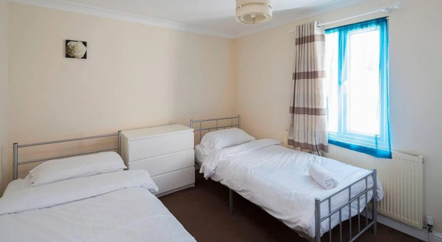 Welcoming 3BR Flat With Parking in Gillingham