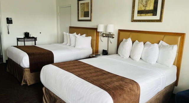 The Pines Country Inn, Book Hotel Hoteller i Perry med parkering, Parkering