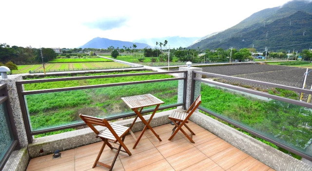 Двухместный номер Standard с балконом и с видом на горы Hualien Fengmian B&B