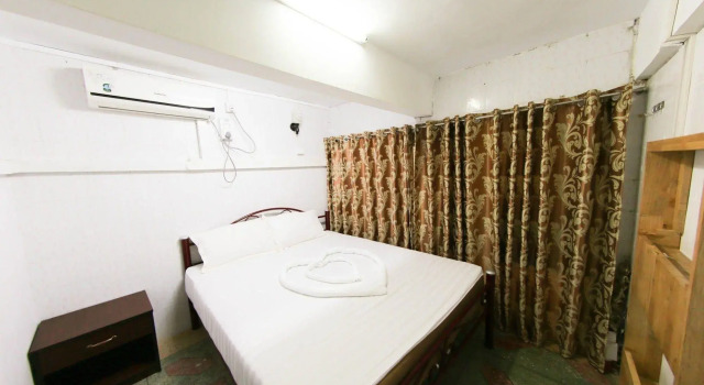 20th Street Hostel, Забронировать Хостел Отели Янгон с парковкой, рядом с Sein Yaung Chi Pagoda, Парковка