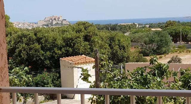 Коттедж 130m2 qui surplombe la baie de Calvi vue citadelle