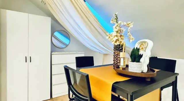 Comfortable 5 BR Apt near Schonbrunn, Rezervați Apartament Viena Austria, aproape de Liesing Railway Station