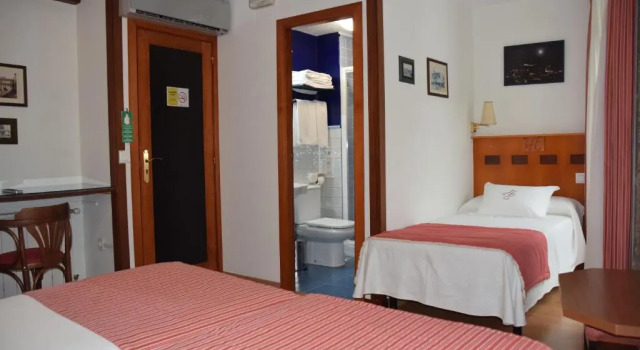 Трёхместный номер Standard Hotel Entrecercas