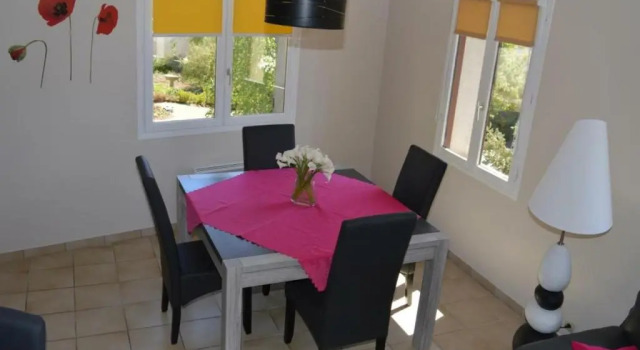 Charmant gîte à Vouvray avec 2 chambres et jardin - FR-1-381-167, Book Hotel Vouvray 