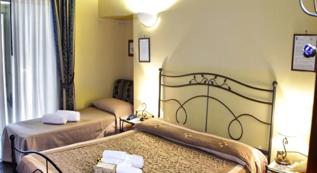 Double Triple Room in Naples City Center