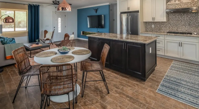 3BR Home - Private Pool - Garage by WanderJaunt, Забронировать Дом для отпуска Альгамбра Финикс, рядом с The Newton