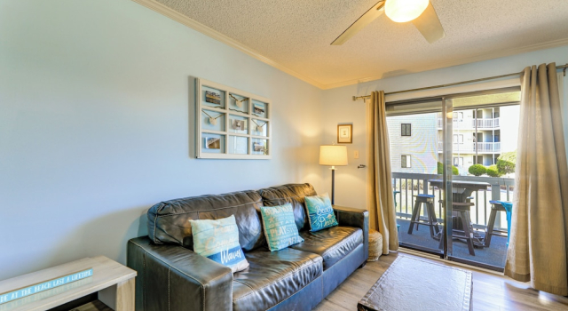 Emerald Isle Resort-style Condo: Walk to Beaches!, Забронировать Апартаменты/квартира Эмералд-Айл Северная Каролина