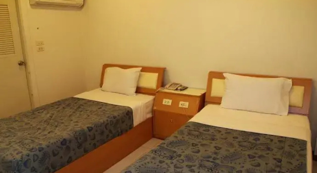 Ratchaphruek 2007 Hotel, Rezervați Hotel Hoteluri și cazare în Ban Luang, Hotel