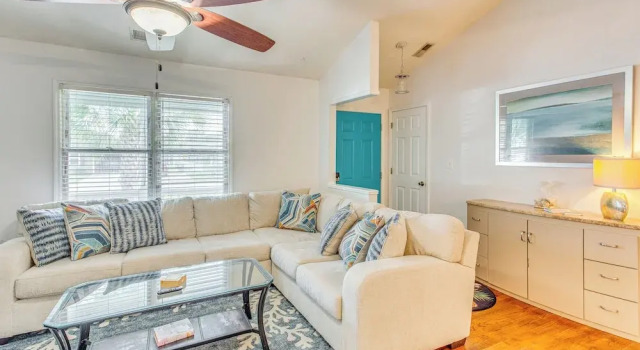 3 Mi to Ocean: Home w/ Deck in Little River!, Забронировать Дом для отпуска Коттеджи Южной Каролины, Коттедж