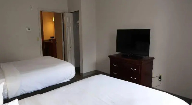 Четырёхместный люкс Country Inn & Suites by Radisson, Tallahassee-University Area, FL