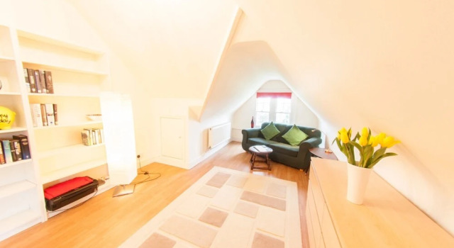 Bright, Airy 2BR Ealing Broadway Flat for 4, Забронировать Отель Отели Англии 3 звезды, 3*