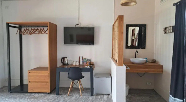 Двухместный номер Standard с видом на бассейн Lauras Guest House-adult only