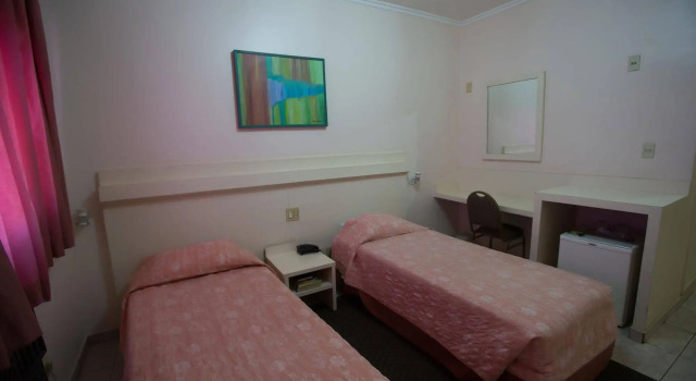 Prince Hotel, Забронировать Отель Отели Рибейран-Прету с парковкой, рядом с Ресторан Pinguim Beerhouse, Парковка