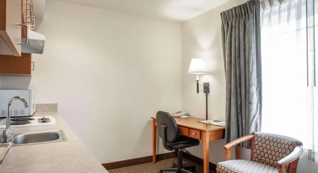 Люкс Deluxe Quality Inn & Suites Federal Way - Seattle
