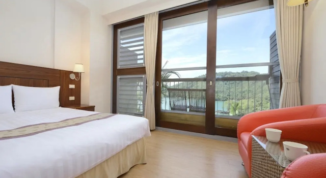 Четырёхместный номер Deluxe с балконом и с видом на озеро Sun Moon Lake Teachers Hostel