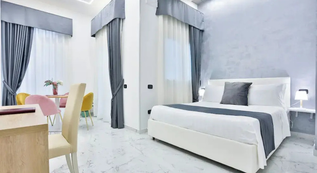 Люкс HOTIDAY Room Collection - Napoli Centro Storico