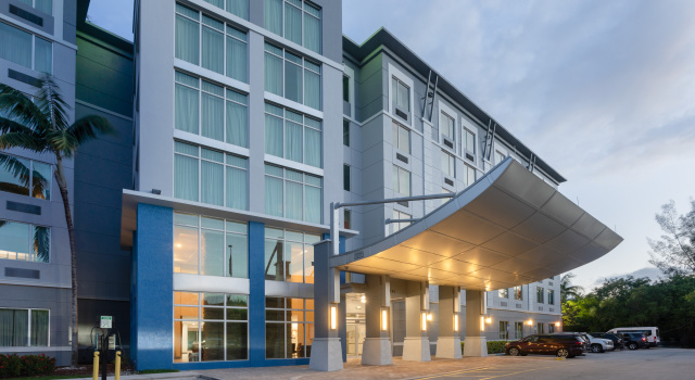 Cambria Suites Miami Airport Blue Lagoon, 予約 ホテル マイアミビーチ マイアミ・ビーチ