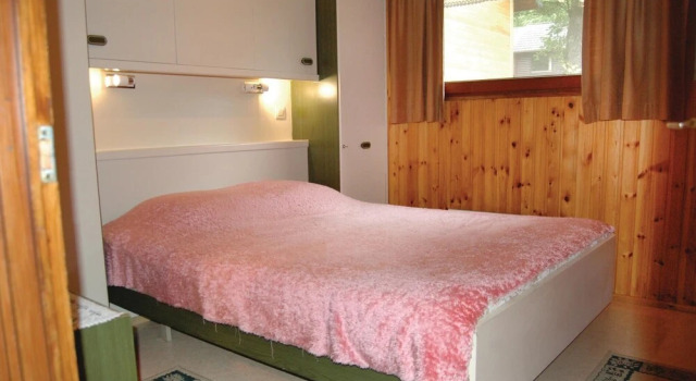 Stunning Home in Somme-leuze With 2 Bedrooms