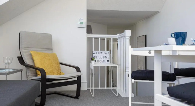 Stopover at LOWCAY APARTMENT C great for workers and groups, Varaa Huoneisto Asunnot kohteessa Merseyside, Huoneisto