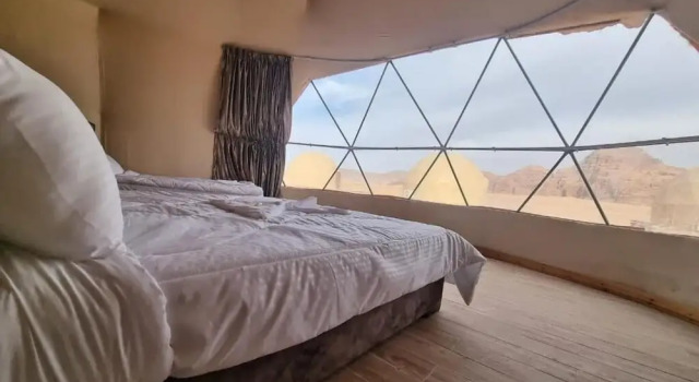 Тент с балконом и с видом на горы Wadi Rum Rose camP