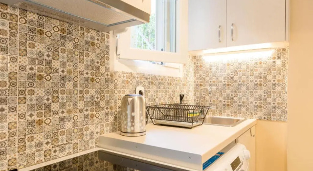 Апартаменты Grandma's Chic & Bright Athenian Home with a Patio