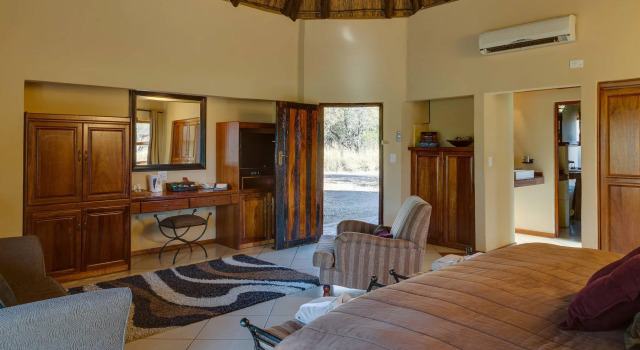 Полулюкс Protea Zebula Lodge