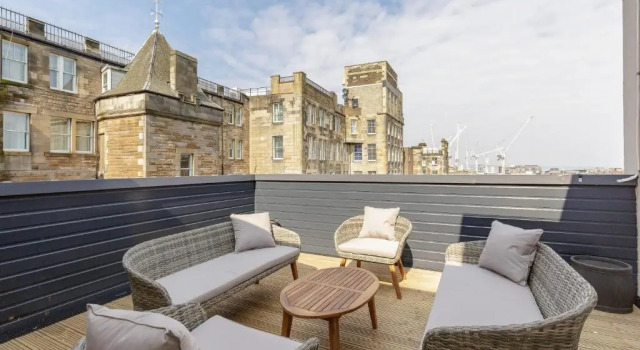 Апартаменты с балконом Destiny Scotland - Royal Mile Residence