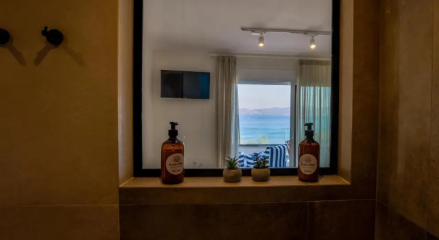 La Mer Bleue Boutique Suite, Prenota Boutique Boutique hotel a Corinthia Regional Unit, Boutique