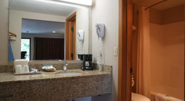 Четырёхместный номер Deluxe College Inn