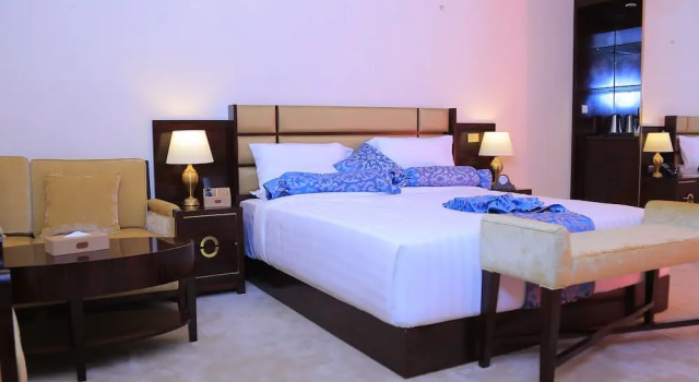 Sunland International Hotel, Rezerwuj Hotel Hotele SPA w Kolobo, SPA