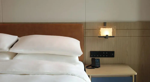 Четырёхместный номер Standard с видом на залив Four Points by Sheraton Shenzhen Bay