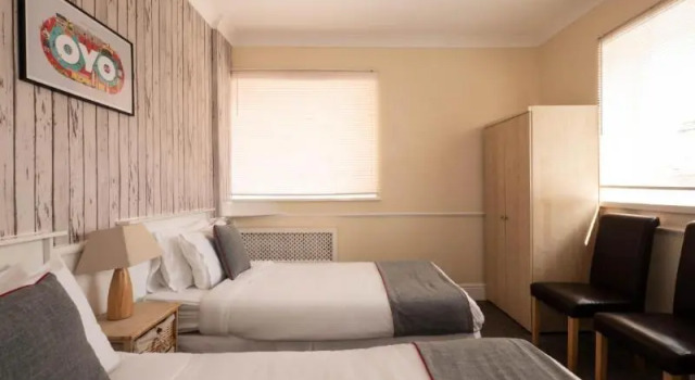 Номер Standard OYO The Luton Hotel
