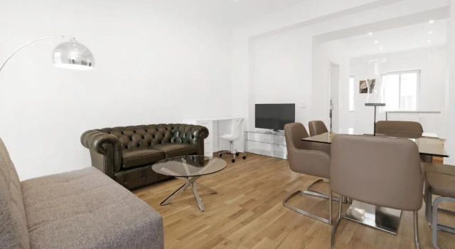 LUXURY Maisonette Duplex 2 floors,2 full bath Mitte City Center, Rezerwuj Hotel Mitte Berlin, w pobliżu Boros Foundation