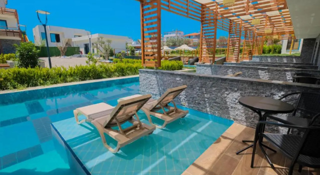 Двухместный номер Standard с видом на бассейн Feniks Priority Hotel