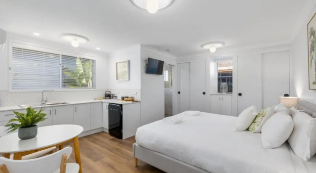 Студия Sea Pine Cottage and Studio - Beach & village central, Family, Sleeps 8