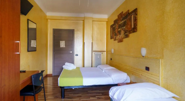 Трёхместный номер Standard Hotel America