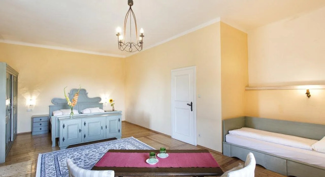 Schloss Moosburg, Rezervovat Hotel Hotely v Carinthia s parkováním, Parkování