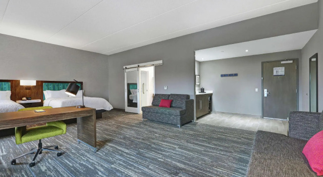 Четырёхместная студия Hampton Inn Peterborough