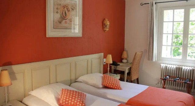 Двухместный номер Comfort с балконом Logis Hotel le Mas De Cure Bourse