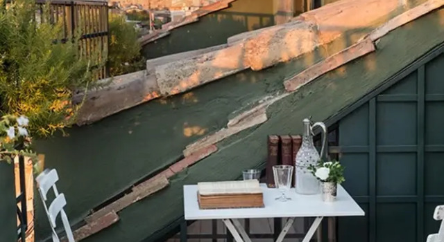 Апартаменты A Penthouse With Garden In Historic Palace in Rome s Historic Center
