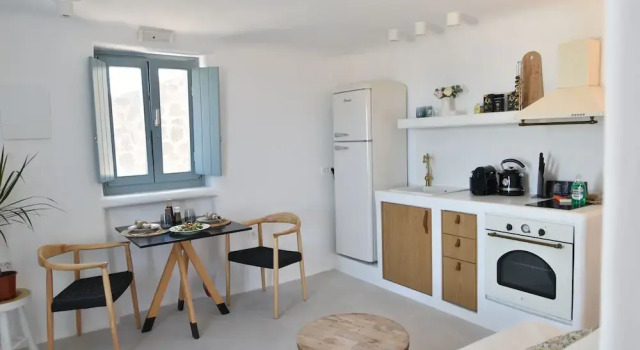 Коттедж с видом на море Panthea Suite Santorini
