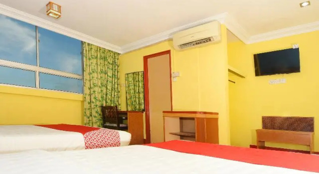Четырёхместный люкс OYO 90052 Mandarin Inn