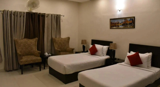 Номер Deluxe Hotel Mairona Gulberg Lahore